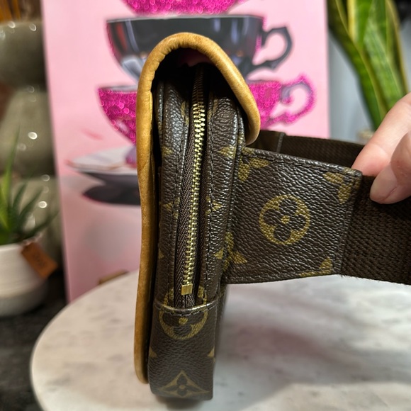 Louis Vuitton Bosphore Bum Bag - Picture 6 of 17